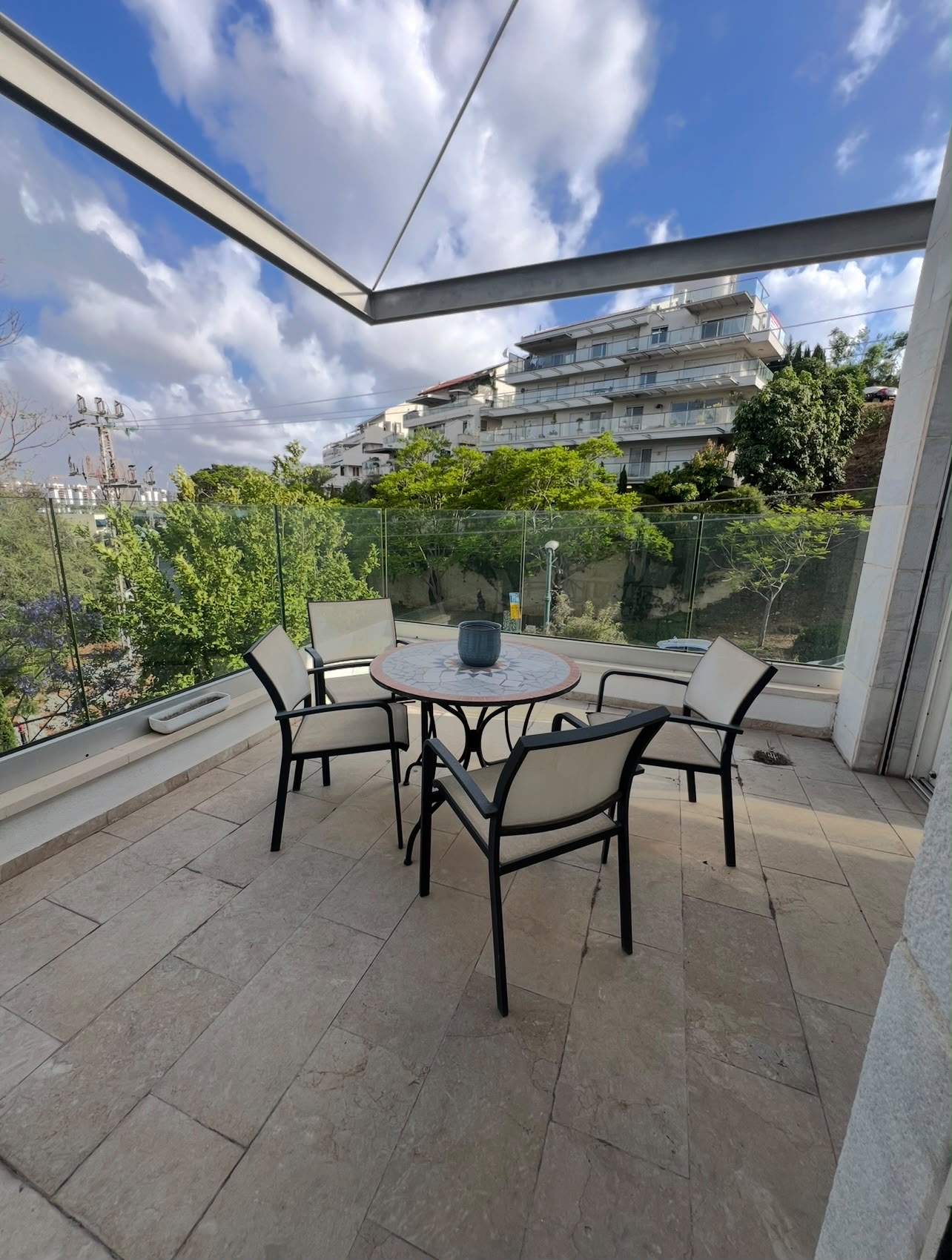 Apartment for rent in Herzliya B — Spacious 5-room apartment in a well-maintained building