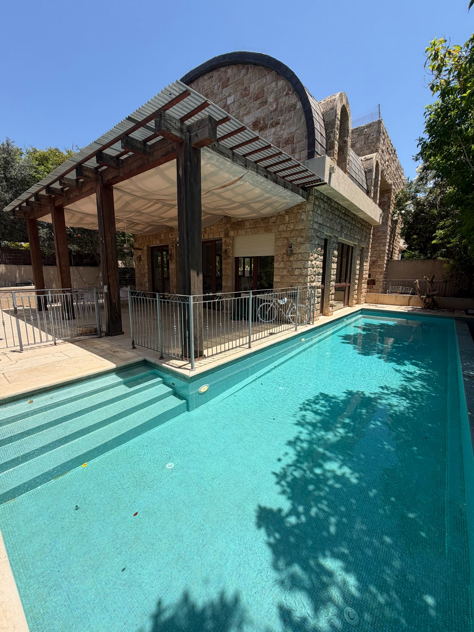 A classic Mediterranean-style villa in Kfar Shmaryahu