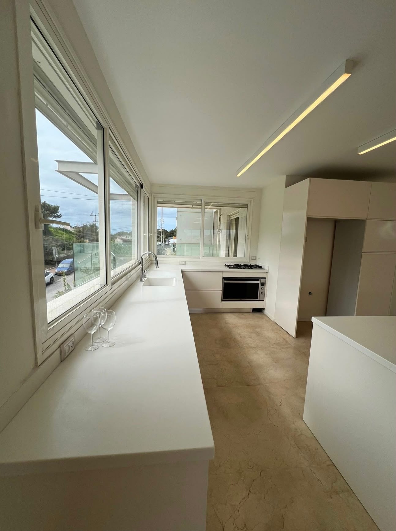 Penthouse for rent in Herzliya B — Stunning and exceptionally spacious penthouse