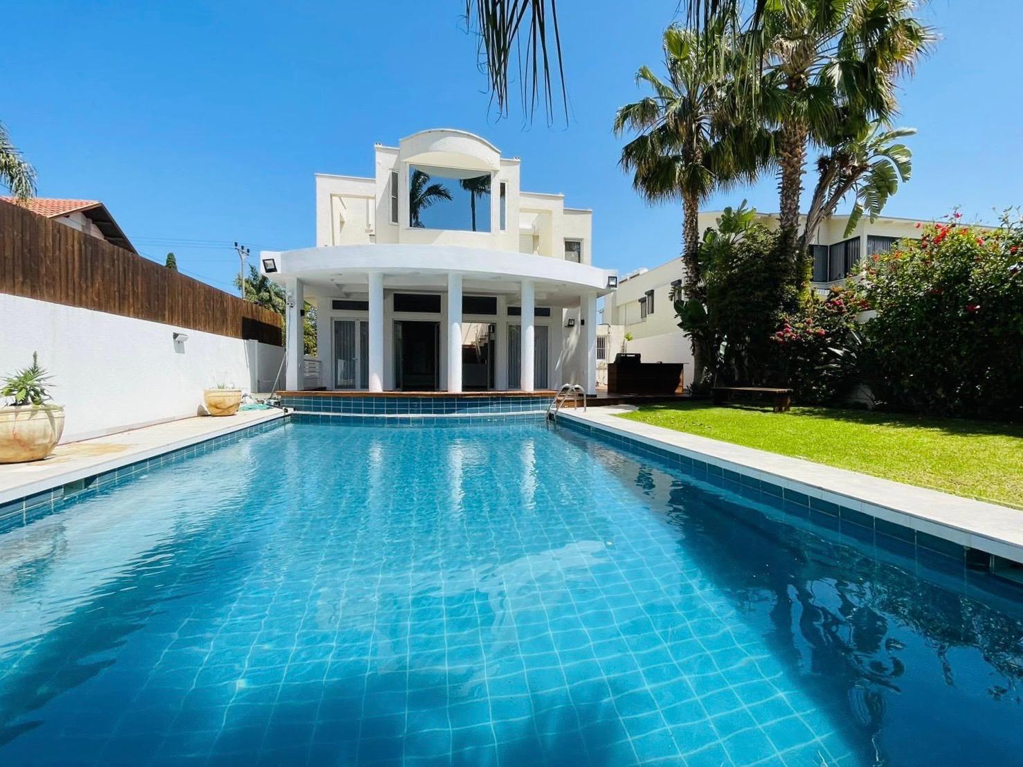 Price Reduction | Luxury Villa for Rent in Herzliya Pituach