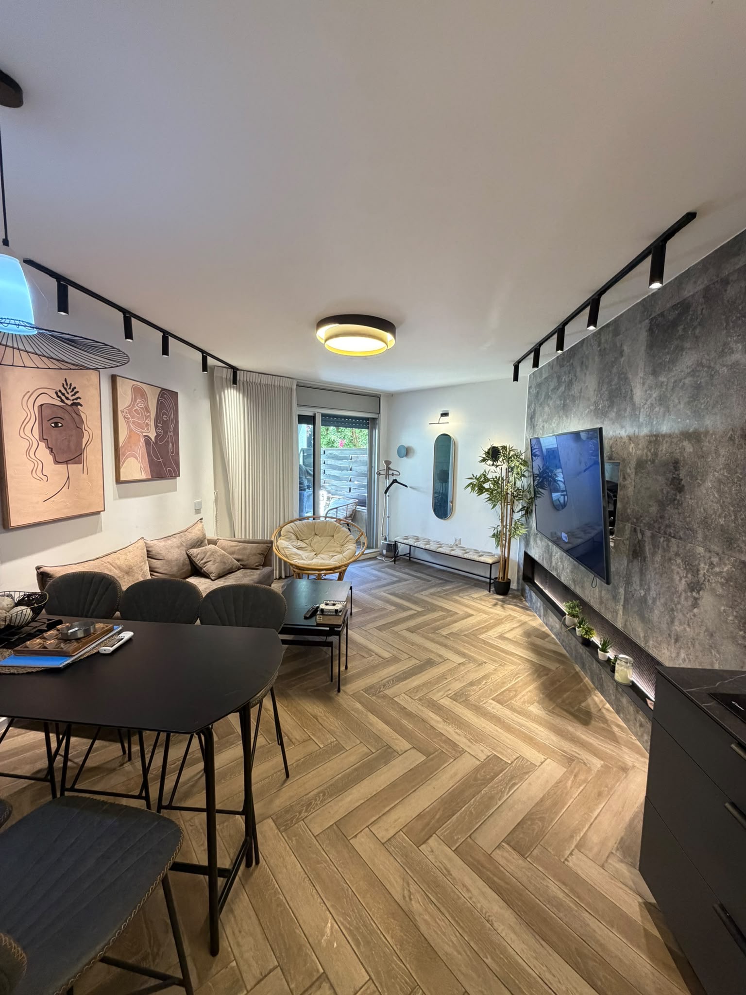 Garden apartment for rent in Herzliya Marina — Stunning garden apartment on the first line to the sea